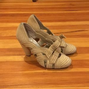 Seychelles Heels// Size: 6.5